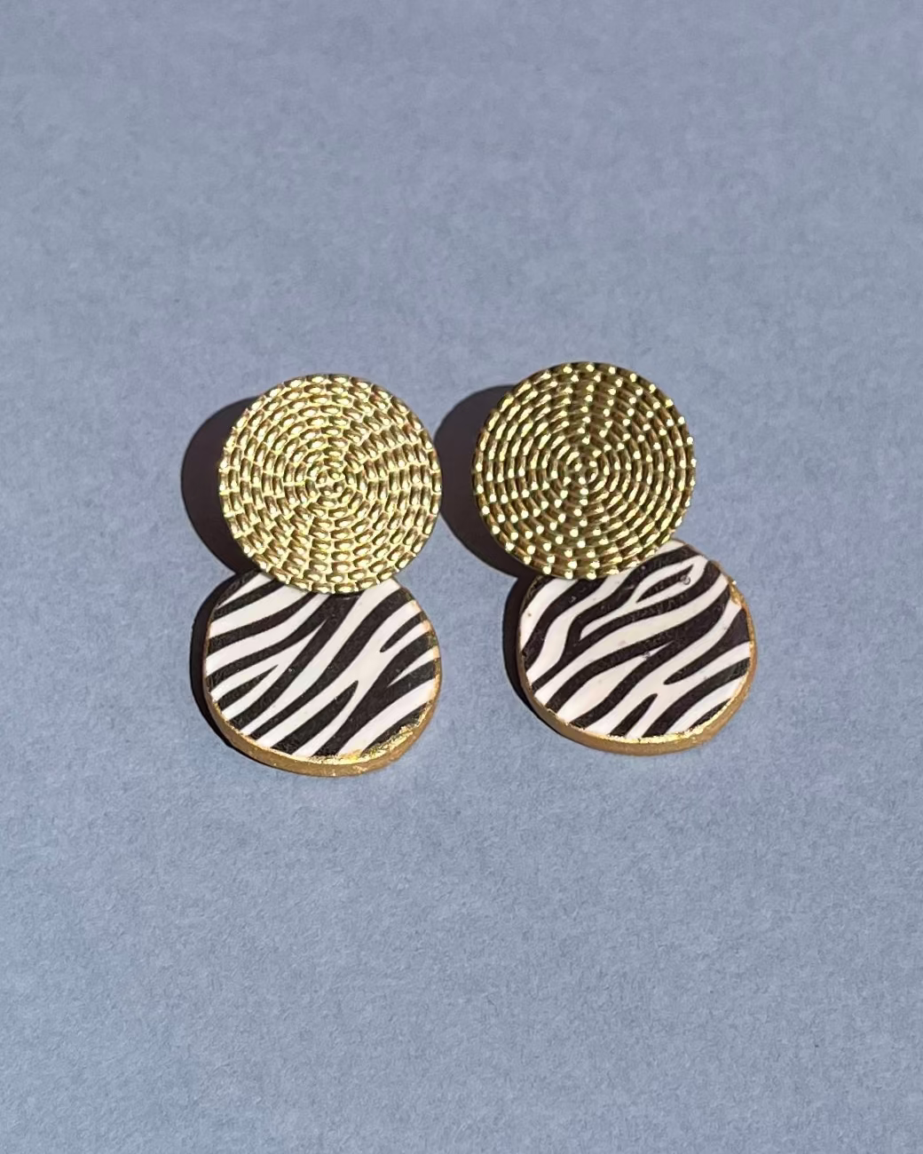 Pendientes largos con estampado de leopardo