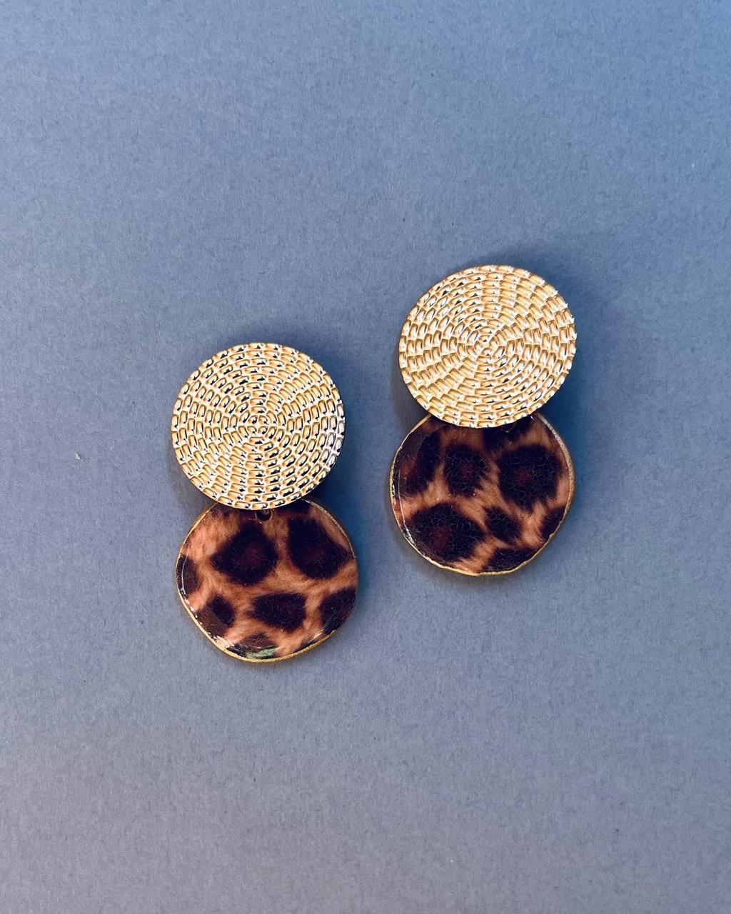 Pendientes largos con estampado de Leopardo